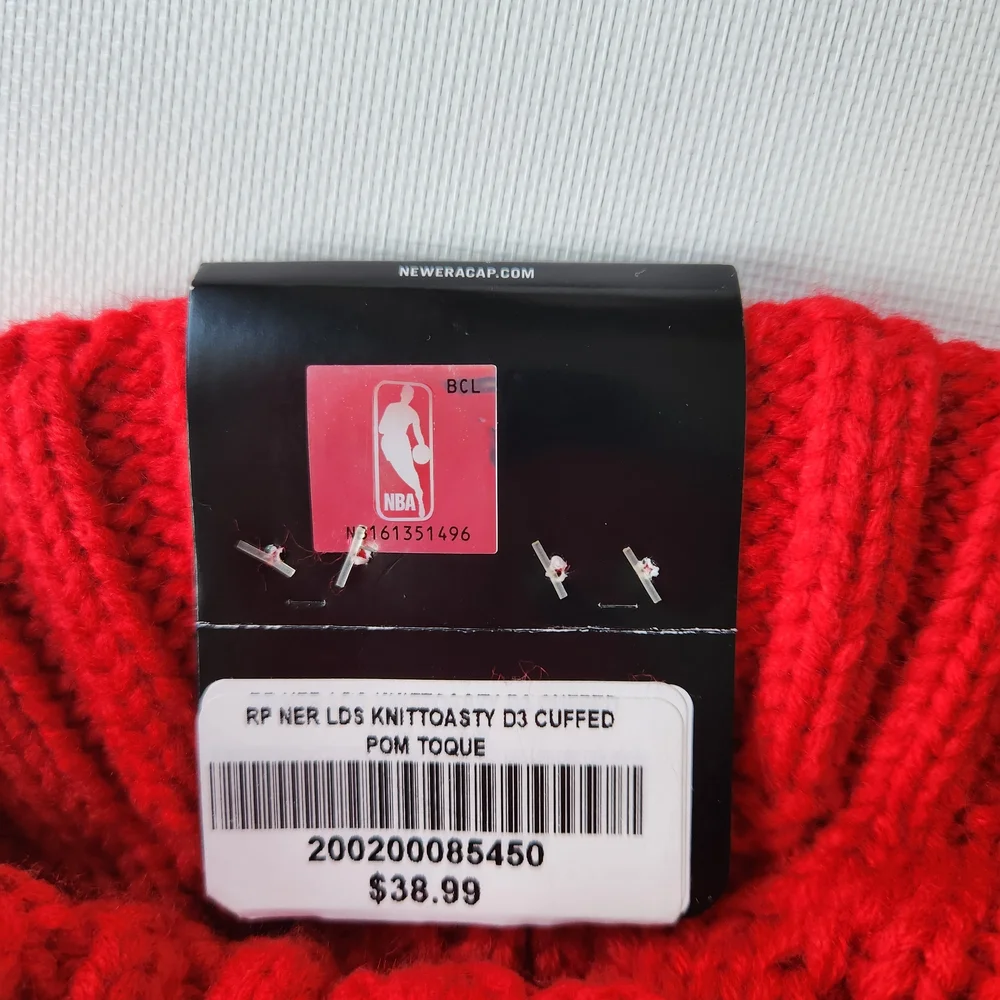 Red Cable Knit Pom-Pom Beanie with Logo New Era Toronto Raptors NWT - Picture 5 of 7